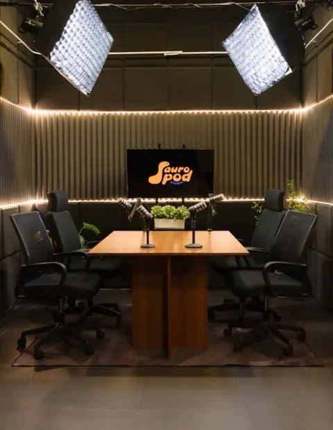 Five-person roundtable
