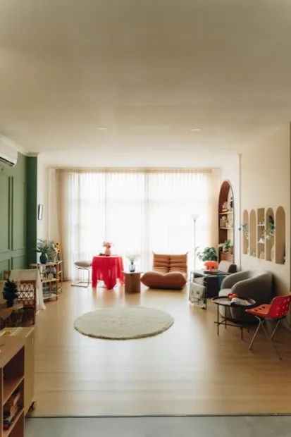 Sauropod Space — curved chair nook